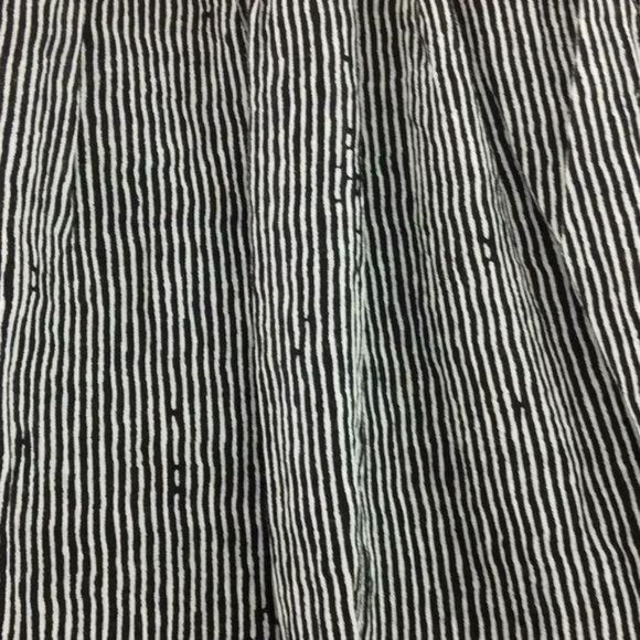 Old Navy Black & White Striped large‎ skater flare Skirt - Picture 7 of 7